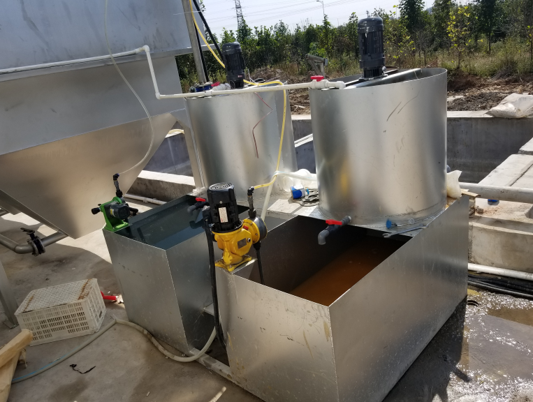 全自動(dòng)加藥裝置設(shè)備用途，全自動(dòng)智能加藥裝置價(jià)格，加藥裝置詳細(xì)介紹